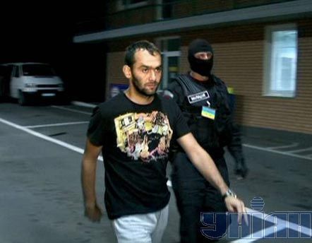 Милиция депортирует уголовных авторитетов в Россию (фоторепортаж)