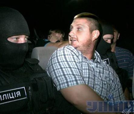 Милиция депортирует уголовных авторитетов в Россию (фоторепортаж)