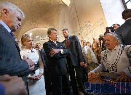 Ющенко, Тимошенко, Литвин у Мистецькому арсеналі (фото)