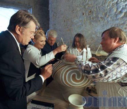 Ющенко, Тимошенко, Литвин у Мистецькому арсеналі (фото)