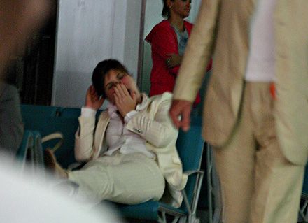 Народный депутат Татьяна Засуха в аэропорту, возвращаясь домой после шоу: спать хочется.