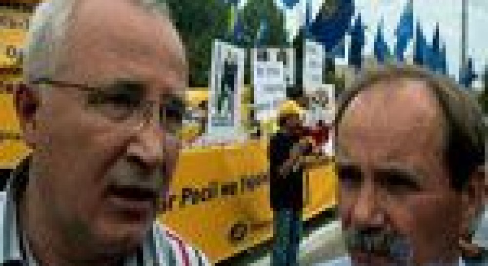 Що таке толерантність, Медведєву пояснили на прикладі брошури про наркоманію