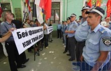 В Крыму расстреляли Гитлера и Бандеру (фото)