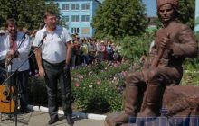 У Гуляйполі відкрили пам`ятник Нестору Махну (фото)