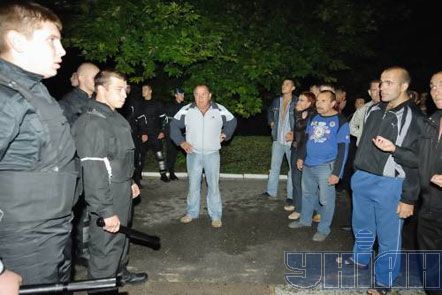 Фотограф УНІАН постраждав під час захоплення заводу 'Таврія' (фото)