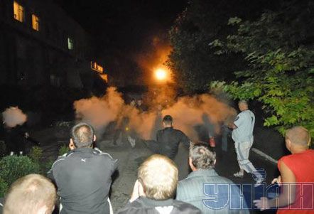 Фотограф УНІАН постраждав під час захоплення заводу 'Таврія' (фото)