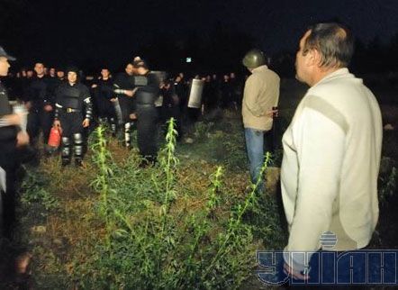Фотограф УНІАН постраждав під час захоплення заводу 'Таврія' (фото)