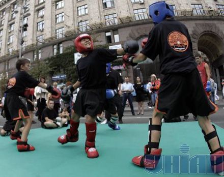 Крещатик отдали хоккеистам и велосипедистам (фото)