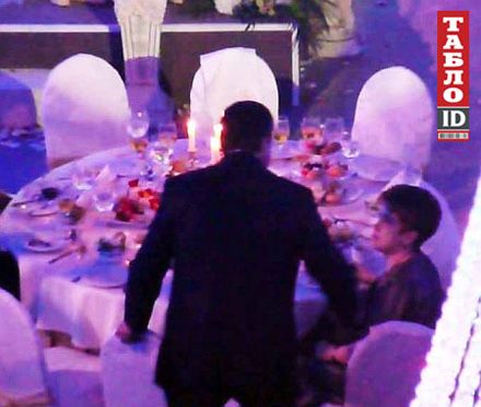 Янукович на свадьбе: будьте счастливы, как море Монако и терриконы Донбасса