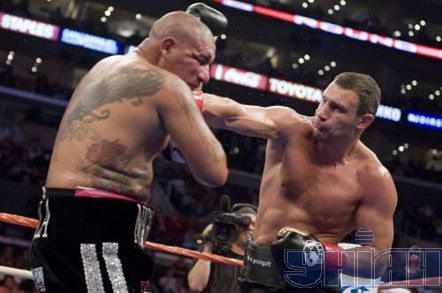 Сталлоне і Шварценеггер дивляться бій Кличко - Арреола (фото)