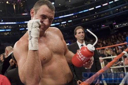 Сталлоне і Шварценеггер дивляться бій Кличко - Арреола (фото)