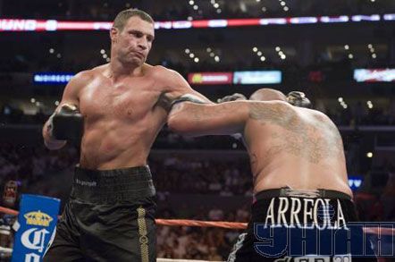 Сталлоне і Шварценеггер дивляться бій Кличко - Арреола (фото)