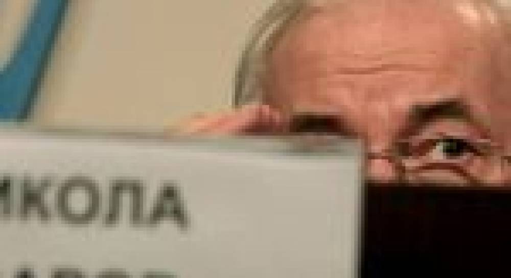 Азаров: уся ця влада - один безперервний скандал