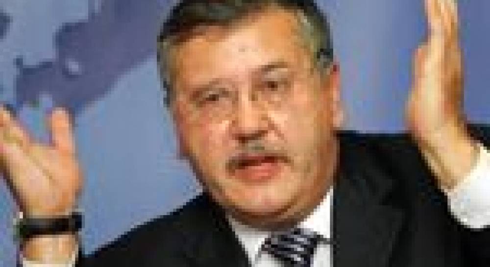 Гриценко: Министр обороны очень хочет торговать землей