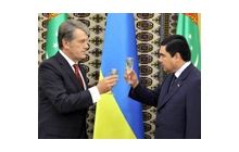 Зачем Ющенко ездил в Туркменистан?