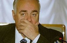Прокуратура не знайшла криміналу у жбурлянні мікрофона екс-спікером