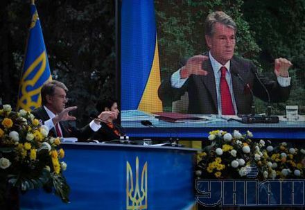 Прощание Ющенко на лужайке: помните, что вы украинцы
