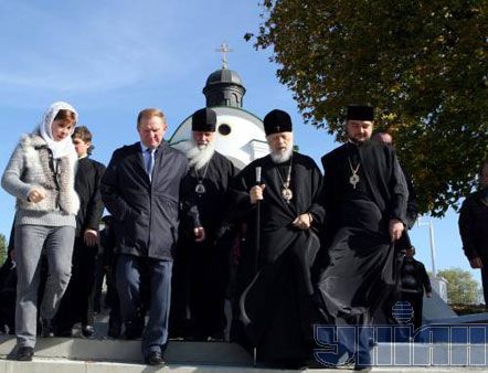 Митрополит УПЦ Владимир (Сабодан), Леонид Кучма, народный депутат от Партии регионов Татьяна Засуха