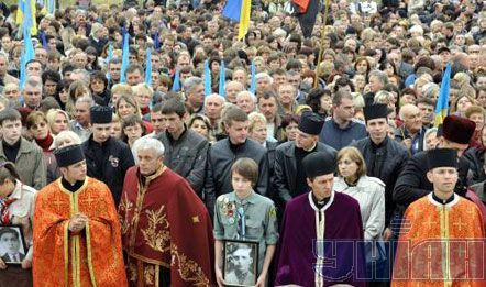 Ющенко на месте расстрела жертв сталинских репрессий (фоторепортаж)