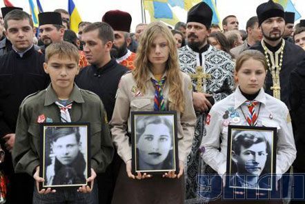 Ющенко на месте расстрела жертв сталинских репрессий (фоторепортаж)