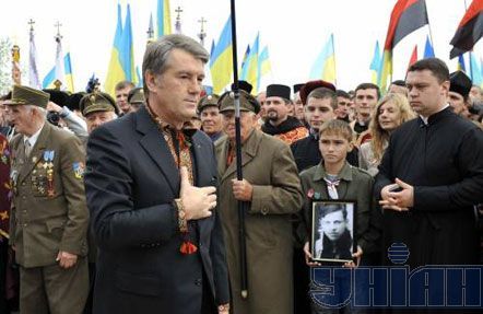 Ющенко на месте расстрела жертв сталинских репрессий (фоторепортаж)