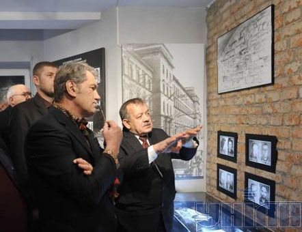 Ющенко на месте расстрела жертв сталинских репрессий (фоторепортаж)