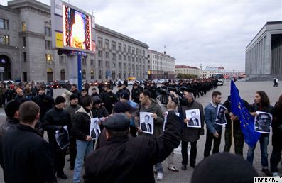 Спецназ жорстоко розігнав акцію солідарності в Мінську (фото)