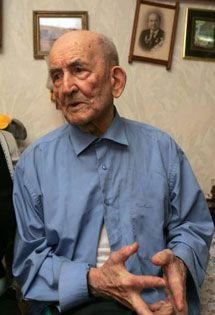 91-летний дед гендиректора Артека после обыска (фото)