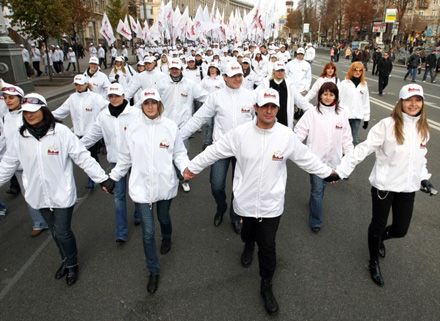 В Киеве прошел парад в честь первой «пятилетки генсека Лени» (фото)
