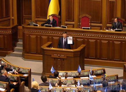 Луценко: на фото нет изображений насильников, только жертвы