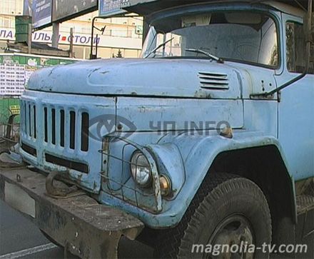 ДТП у Києві: джип Тойота врізався в ЗіЛ (фото)