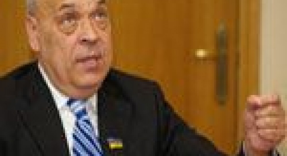 ГЕННАДІЙ МОСКАЛЬ: ПРИНИЗЛИВО ДЛЯ КРИМСЬКИХ ДЕПУТАТІВ СИДІТИ ПОРЯД З КРИМІНАЛЬНИМ ЗЛОЧИНЦЕМ