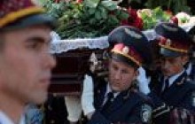 В КИЄВІ ТА СУМАХ ПОХОВАЛИ ЗАГИБЛИХ ВЛАСНИКА МЕБЛЕВОГО МАГАЗИНА ”4ROOM” ТА ЙОГО ОХОРОНЦІВ (фоторепортаж)