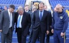 Глави МЗС України та Росії обмінялись пасами на стадіоні в Харкові