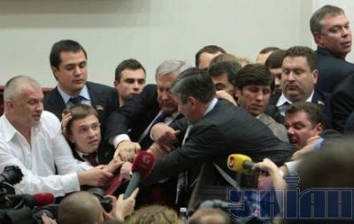 Бійка у Київраді: проти боксера Кличка - борець Тедеєв і баскетболіст Волков (фоторепортаж)