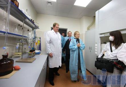 Тимошенко у лабораторії безпеки продукції АПК (фото)