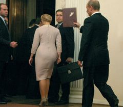Юлія Тимошенко і Володимир Путін після закінчення спільної пресс-конференції за підсумками двосторонніх переговорів. Ялта, 19 листопада 