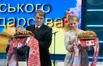 Ющенко і Тимошенко вітають працівників сільського господарства (фото)