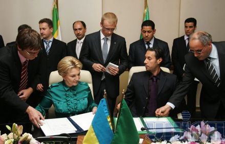 На церемонии подписания меморандума о взаимопонимании и сотрудничестве между СНБО Украины и Советом национальной безопасности Ливии шампанское не наливают