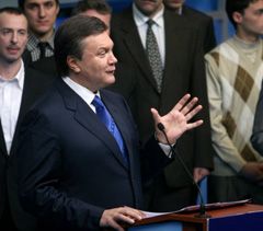 Виктор Янукович выступает на IV съезде Всеукраинской молодежной общественной организации ”Союз молодежи регионов Украины”. Киев, 9 декабря