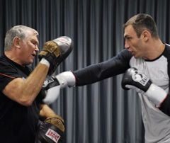 Віталій Кличко під час відкритого тренування в Берні. 10 грудня