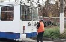 На Бєлгородському шосе вантажівка зупинила рух тролейбусів