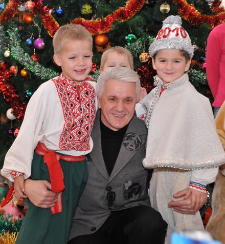 Литвин примерял «пиджак для будущего Президента» (фото)