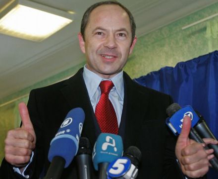 Как голосовали политики (фоторепортаж)