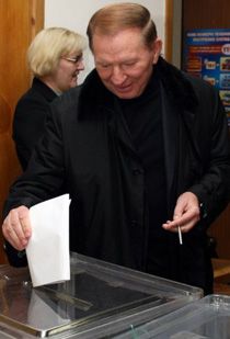 Как голосовали политики (фоторепортаж)