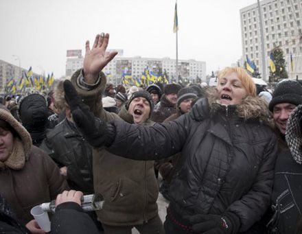 Я нашого Януковича називаю «мій папка», сказала баба Женя з Житомирщини