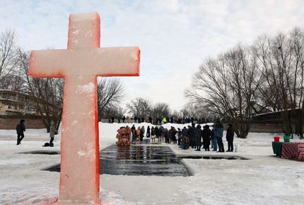 Балога и Криль искупались в крещенской воде (фото)