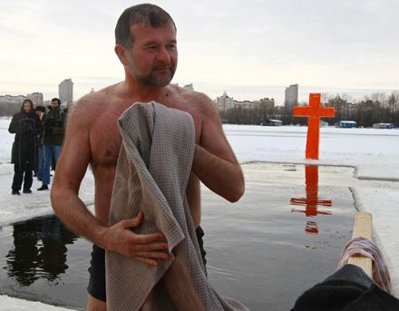 Балога и Криль искупались в крещенской воде (фото)