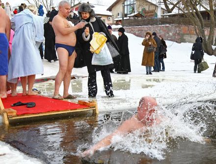Балога и Криль искупались в крещенской воде (фото)