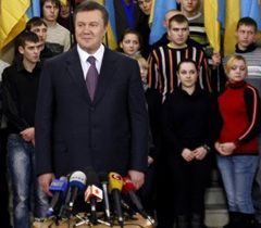 Виктор Янукович отвечает на вопросы журналистов в Херсоне. 22 января